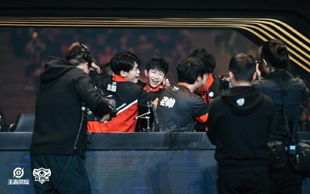 Mouz 击败 FURIA Esports 晋级 IEM 科隆 2025 半决赛