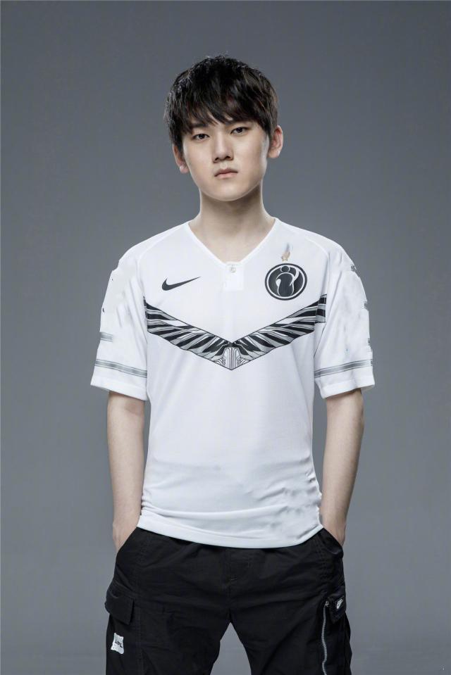 解析“起手牌的生命力”：为什么有些牌在翻牌后会迅速枯萎？（揭秘起手牌的持久度：为何有些牌在翻牌后迅速失色？）